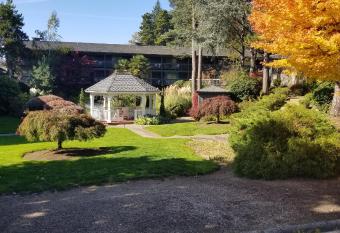 Best Western Portland West Beaverton has Balcony rooms