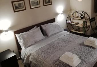 B. & B. Trip Al Duomo allows 18 year olds to book a room