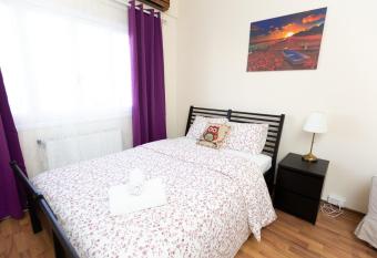 Laila s Cozy Garden House & Studio allows 18 year olds to book a room