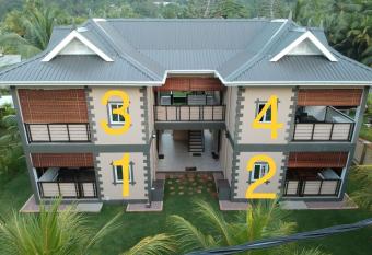 Seaside Self Catering has Balcony rooms