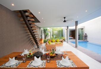 Sandhya Villa Canggu Echo Beach has rooms with a private hot tub