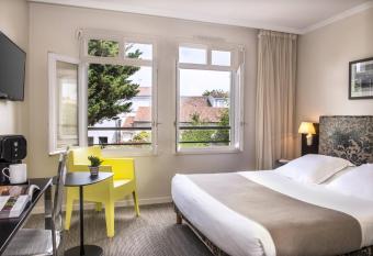 H  tel Saint Nicolas has Balcony rooms