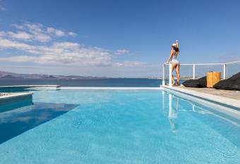 Villa Paradise in Naxos has Smoking/Balcony rooms
