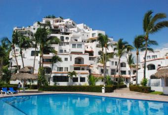 Condominio Puerto Las Hadas allows 18 year olds to book a room