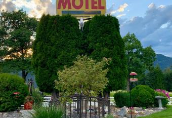 Arrow Lake Motel allows 18 year olds to book a room