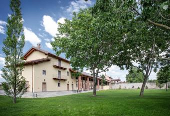 Agr. Cascina Fabbrica has Balcony rooms