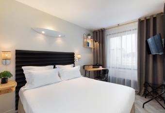 H  tel Chromatics & Restaurant Hill Club by HappyCulture allows 18 year olds to book a room