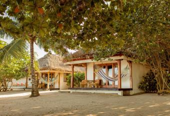 Almond Beach Resort at Jaguar Reef has rooms with a private hot tub