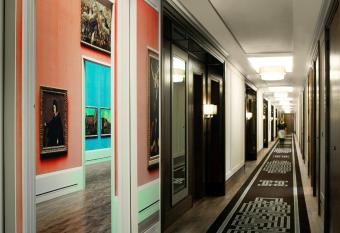 The Langham Chicago has rooms with a private hot tub