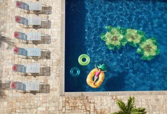 Outrigger Waikiki Paradise Hotel has Balcony rooms