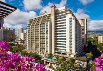 Hilton Garden Inn Waikiki Beach allows 18 year olds to book a room