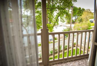 Olga Studios has Balcony rooms
