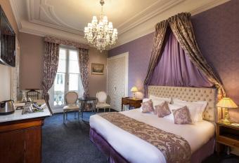 Hotel Claridge Paris has Balcony rooms