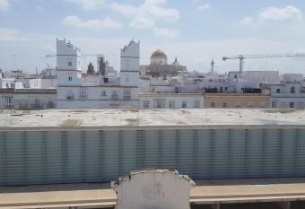 Apartamento en pleno centro de Cadiz con parking economico has Balcony rooms