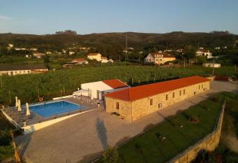 Quinta de Real has rooms with a private hot tub