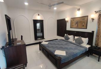 The Fateh Hotel by Le Pension Stays allows 18 year olds to book a room