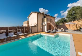 Suite Sa Rocca has Balcony rooms