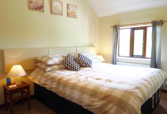 Kingfisher Cottage at Duffryn Mawr Cottages allows 18 year olds to book a room