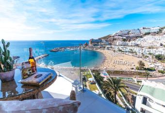 La cascada 1001 allows 18 year olds to book a room