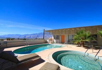 The Getaway, Desert Hot Springs CA has Balcony rooms