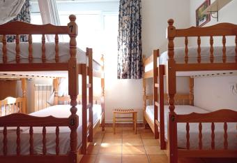 Albergue de Peregrinos Ultreia et Suseia allows 18 year olds to book a room