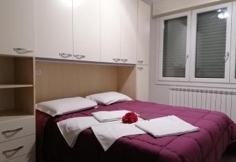 Villa Glori affitto camere monolocali allows 18 year olds to book a room