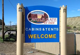 Castle Gate RV Park has Balcony rooms