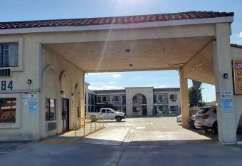 Anaheim National Inn has Smoking rooms