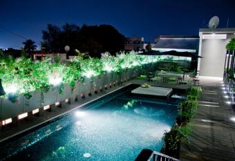 Flor de Mayo Boutique Hotel, Spa & Restaurant allows 18 year olds to book a room