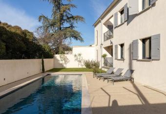 Les Cyclistes has Balcony rooms