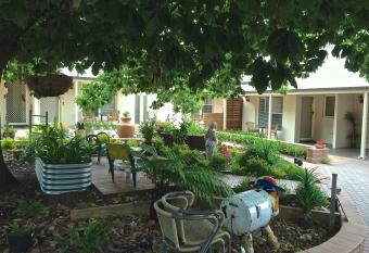 Hahndorf Oak Tree Cottages has Balcony rooms