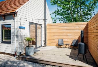 Hello Zeeland - Tiny Houses Groede has Balcony rooms