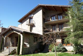 Hostal Cal Mestre has Balcony rooms