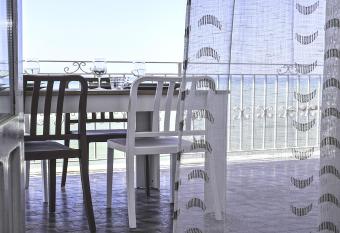 Terrazza sul Mediterraneo allows 18 year olds to book a room