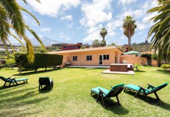 Finca La Gaviota - Las Palmeras allows 18 year olds to book a room