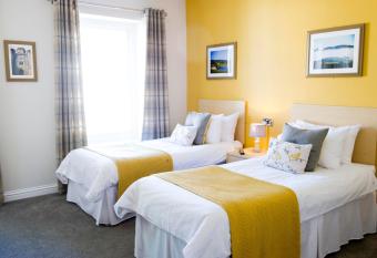 Rose and Crown Hotel allows 18 year olds to book a room