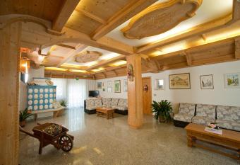 Albergo Negritella has Balcony rooms