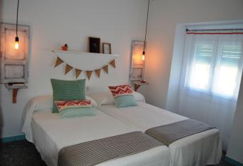 PENSION SOCAIRE CONIL allows 18 year olds to book a room