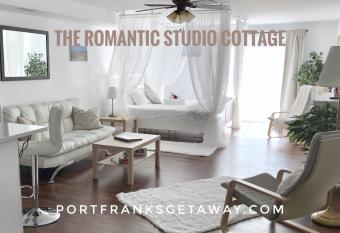 Romantic Studio Cottage allows 18 year olds to book a room