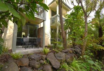 La Rochelle Motel allows 18 year olds to book a room