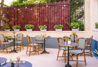 Timhotel Tour Eiffel has Balcony rooms