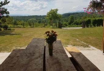 Apartments Laura has Balcony rooms