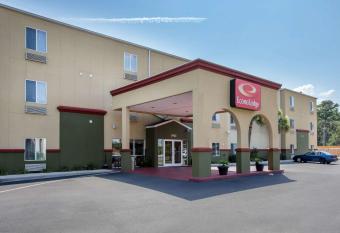 Econo Lodge has Smoking rooms