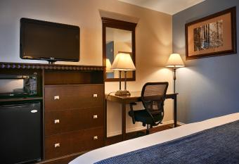 Best Western Arcata Inn has rooms with a private hot tub