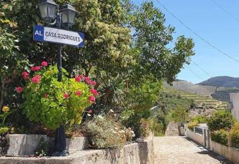 Casa Rodrigues has Balcony rooms