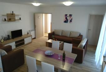 Apartmani Sara i Marta has Balcony rooms