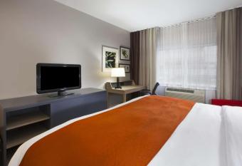 Country Inn & Suites by Radisson, Big Rapids, MI allows 18 year olds to book a room