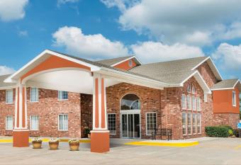 Super 8 by Wyndham Bolivar allows 18 year olds to book a room