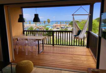 Appartement climatis   refait    neuf - VUE MER Saint-Tropez - Piscine- 50m plage has Balcony rooms