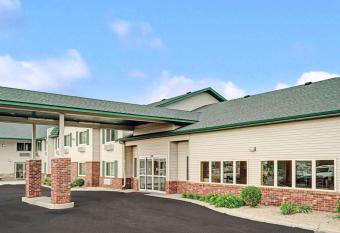 Super 8 by Wyndham Rogers Minnesota allows 18 year olds to book a room